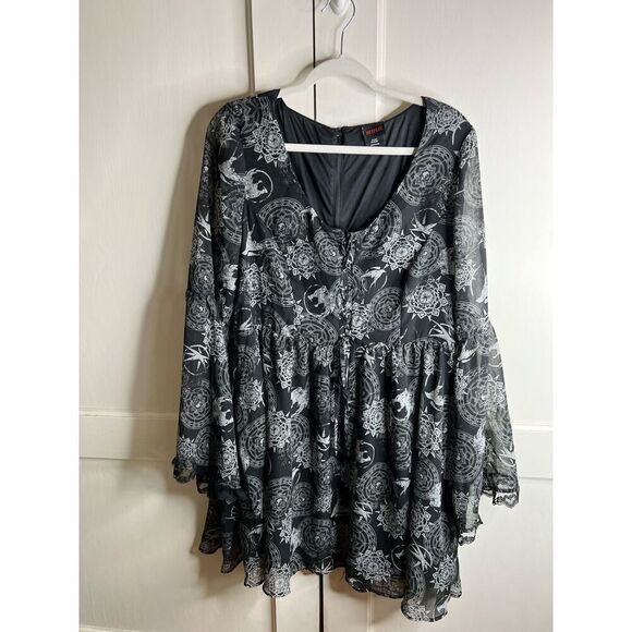 The Witcher Yennefer Symbols Bell Sleeve Dress Plus Size 1X Nwot - Picture 3 of 10